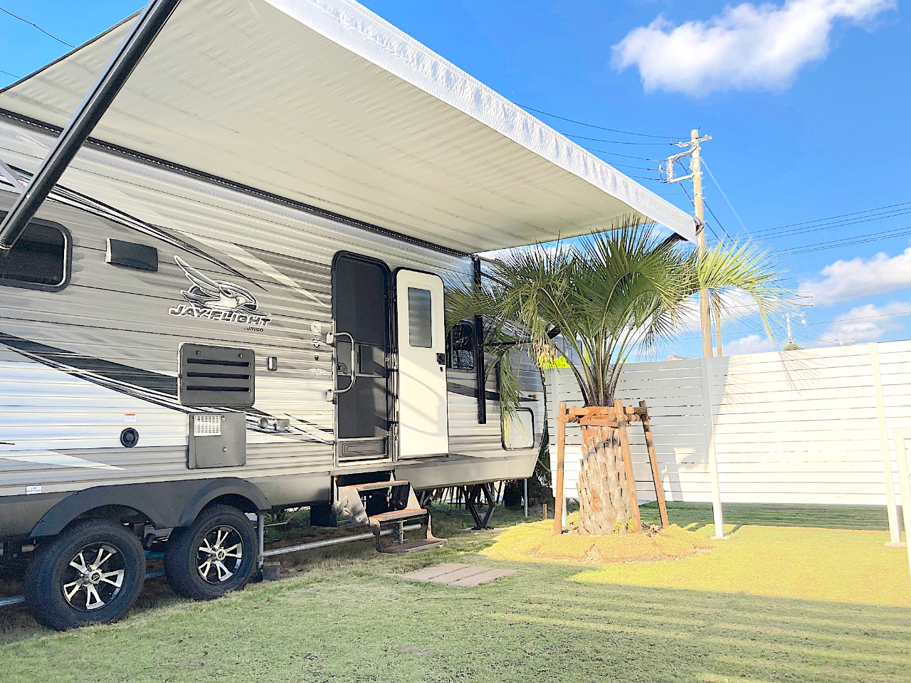 ����ł͂��܂茩�����Ȃ��g���[���[�n�E�X�����p�\�ł���