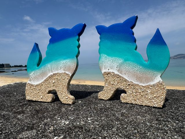 レジンにも青やエメラルドグリーンの色をつけ作家の作品作りと同じ美しい海を作っていただけます。