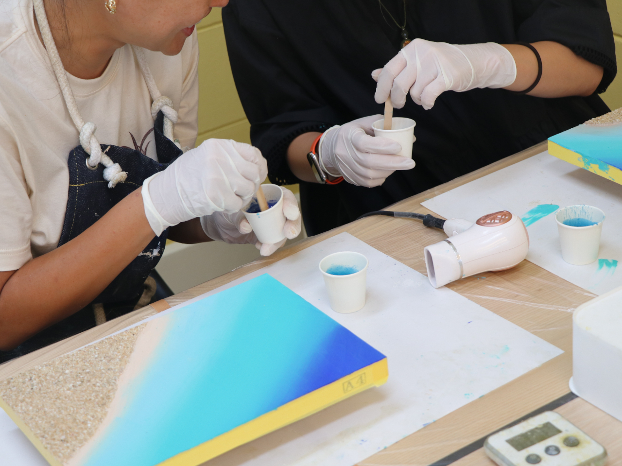 WɂGhO[̐FƂ̍iƓCĂ܂B