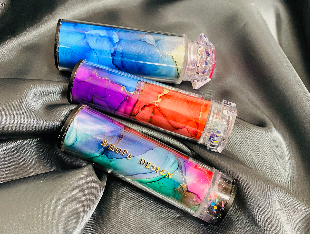 上のから2つがINFINITOタイプ オブジェクトを入れるケースを2種類から選びます。接着しなければ、中のオブジェクト(キラキラ)を入れ替えることもできます。