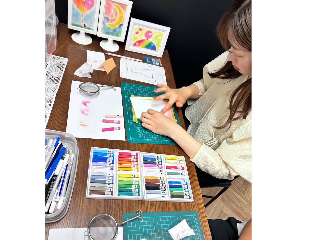 今のヒーリングカラーでパステルアートの体験