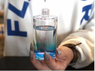 まるで自分がスタッフになった様な気分で、香りの制作が出来ます!