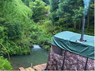 鍾乳洞から流れ来る秀逸の水を堪能して下さい。