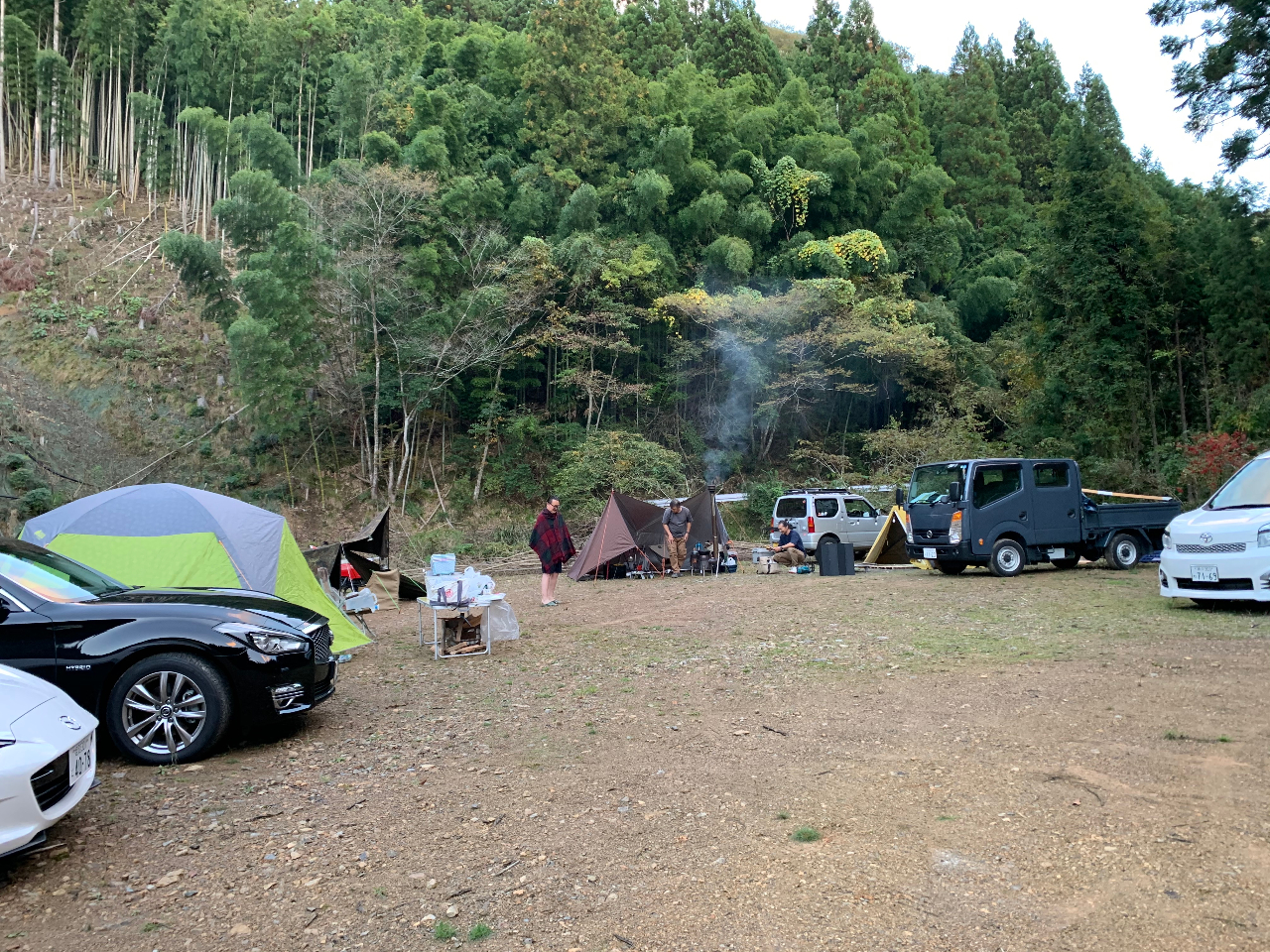 egTEiTCg̒ԏA173݂ق爻ʂɑĂƉEɂ܂B