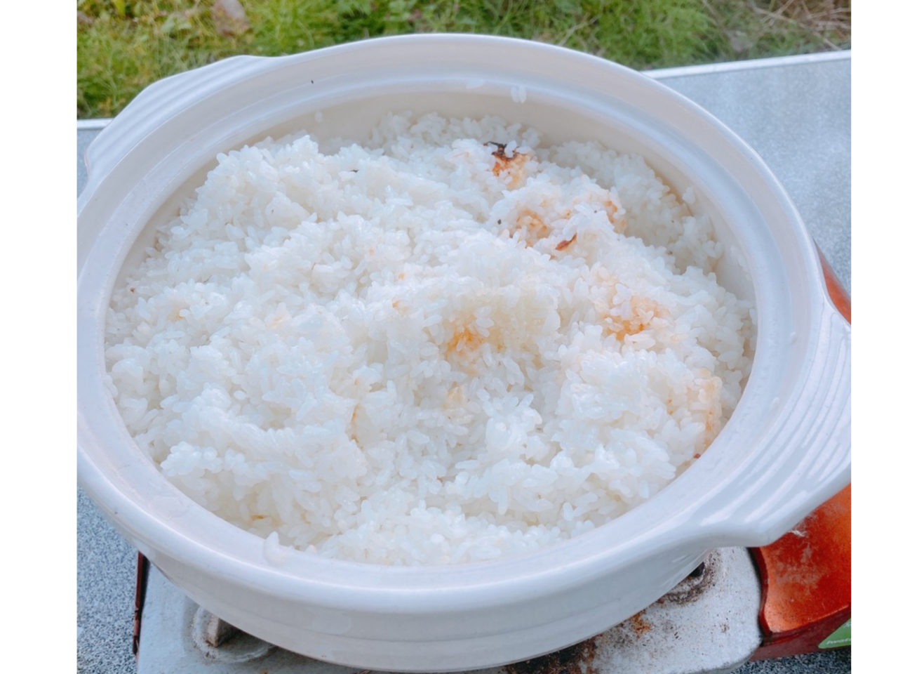 稲刈りしたお米は秋の芋掘り体験の時に芋煮汁を作って、土鍋でご飯を炊いて食べる体験も開催します。(時期によりできる体験は変わります)