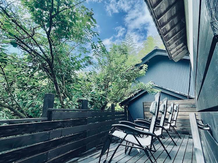 EbhfbLɂ̓CtBjeB`FA4r܂