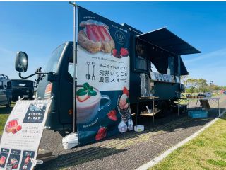 農園にキッチンカーが併設されています。スイートやランチをゆっくりとお楽しみください♪
