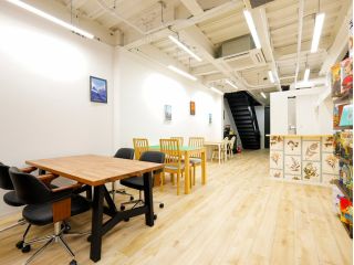 オープンしたばかり!広々と綺麗な店内です!