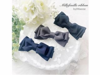 こちらのリボンは、大きいサイズと小さいサイズ、1つずつ製作できます。同じものを2つ製作して、バンズクリップやバナナクリップに取り付けることも可能です。