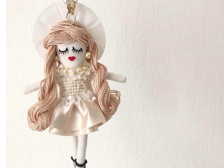 帽子をかぶって、おしゃれしたルルベちゃん。初めての方でも楽しく作って頂けるデザインです。