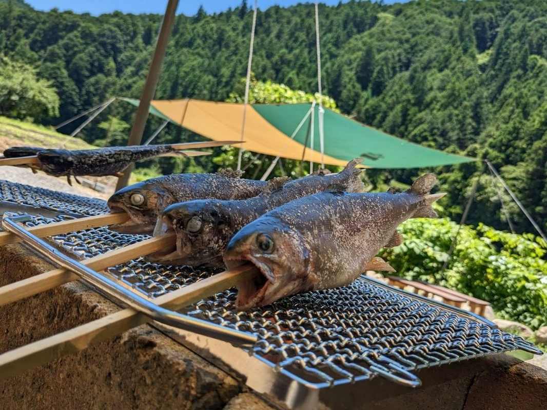 スタッフがじっくりと炭火で焼かせていただきます♪