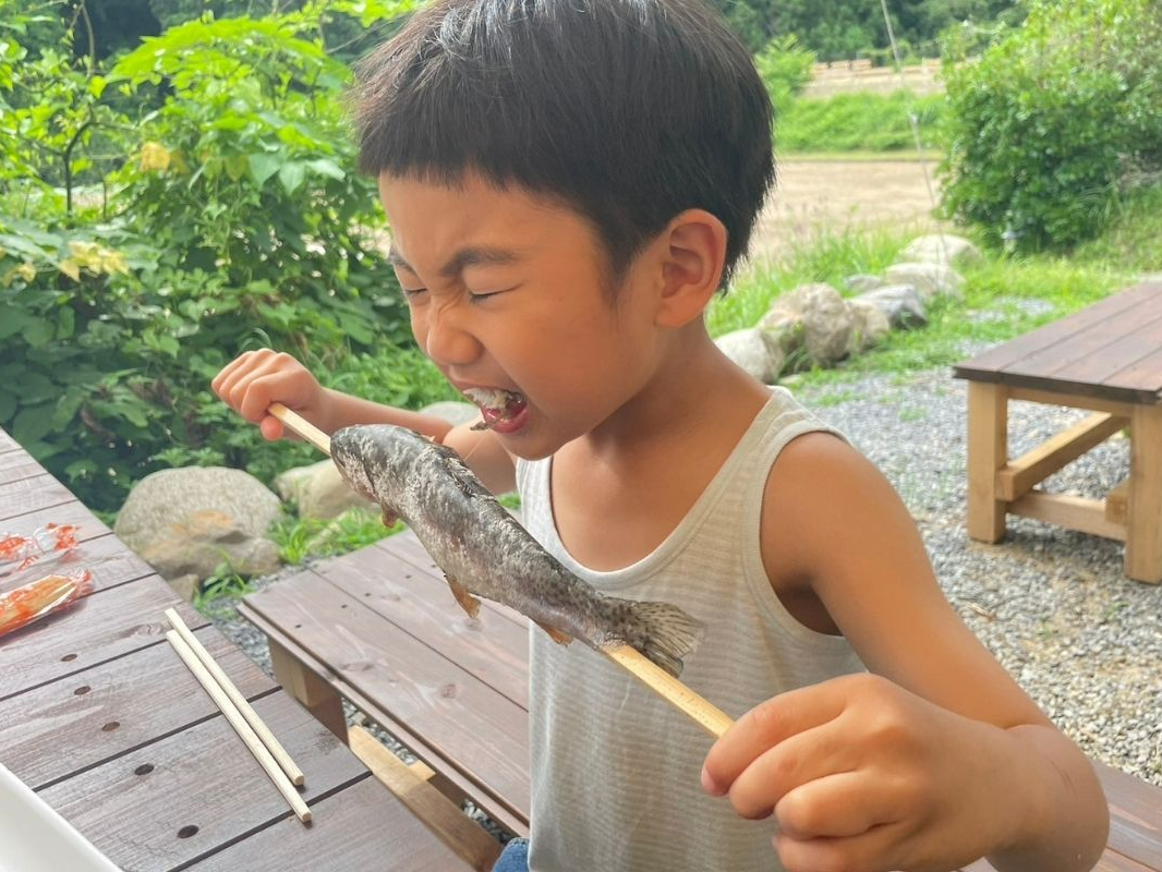 自分で釣った魚を塩焼きで食べると最高です♪