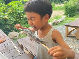 自分で釣った魚を塩焼きで食べると最高です♪