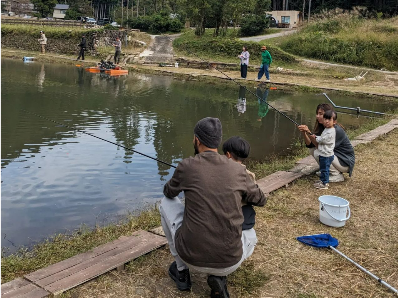 キャンプ場併設の管理釣り場でのエサ釣り体験♪