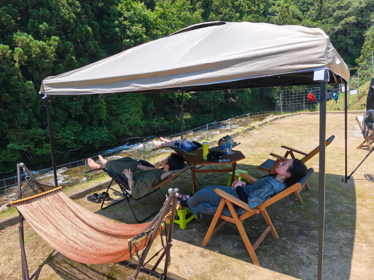 ととのいスペースには遮光遮熱タープを設置