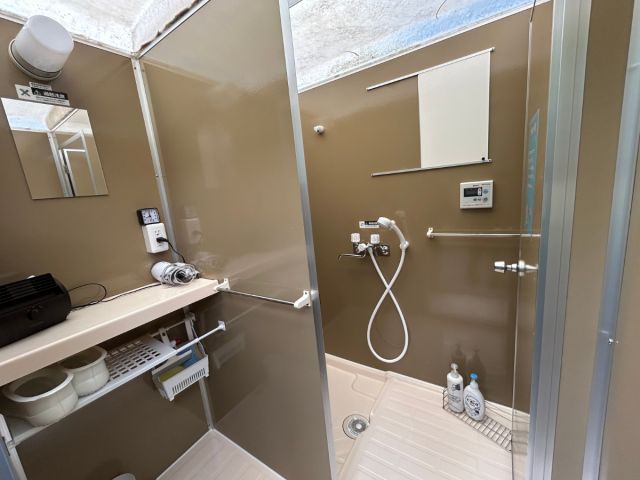 シャワールームは時間内で使い放題!