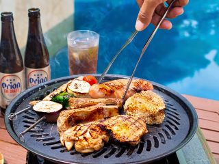 ジャングルを抜けたご褒美は、プールと、お肉と、冷えたビール。