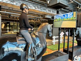 馬場馬術の運動が練習できる乗馬シミュレーターです!!