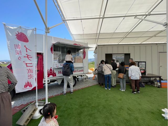 芝生広場でくつろげます!