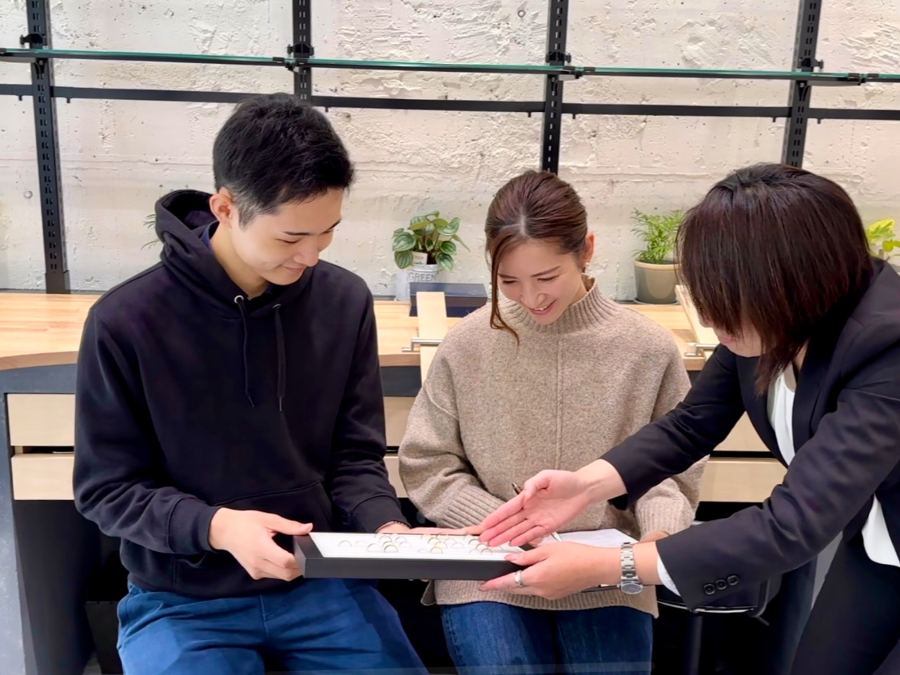 スタッフがわかりやすくレクチャーいたしますので、初めてでも楽しく作ることが出来ます。