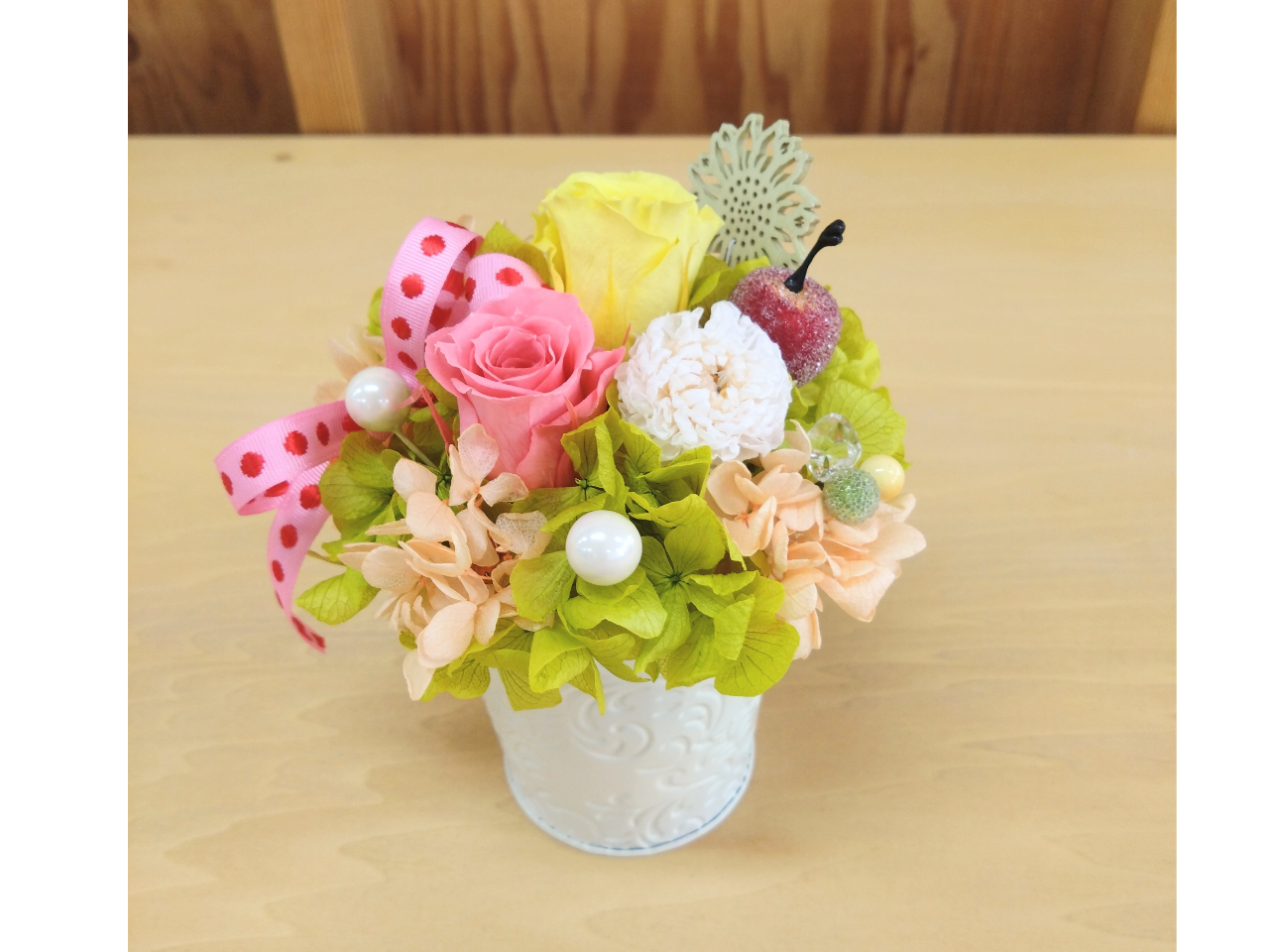 【プリザーブドフラワーアレンジメント作り体験】色遊びするようにカラフルなアレンジ...