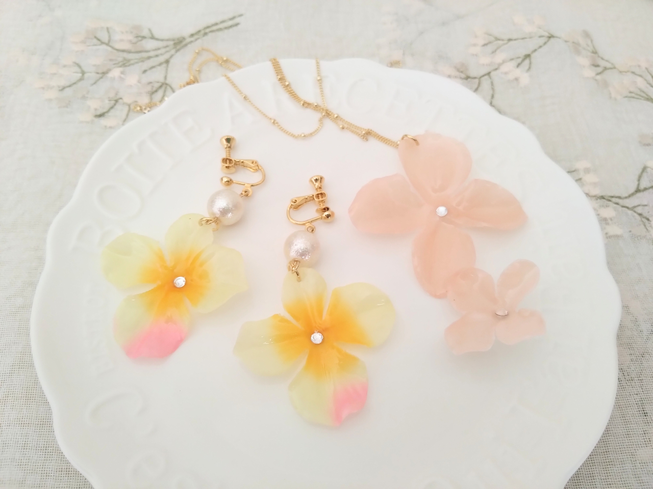 【UVレジンでアクセサリー作り体験】ネックレス&イヤリングを制作頂きます◎<初め...