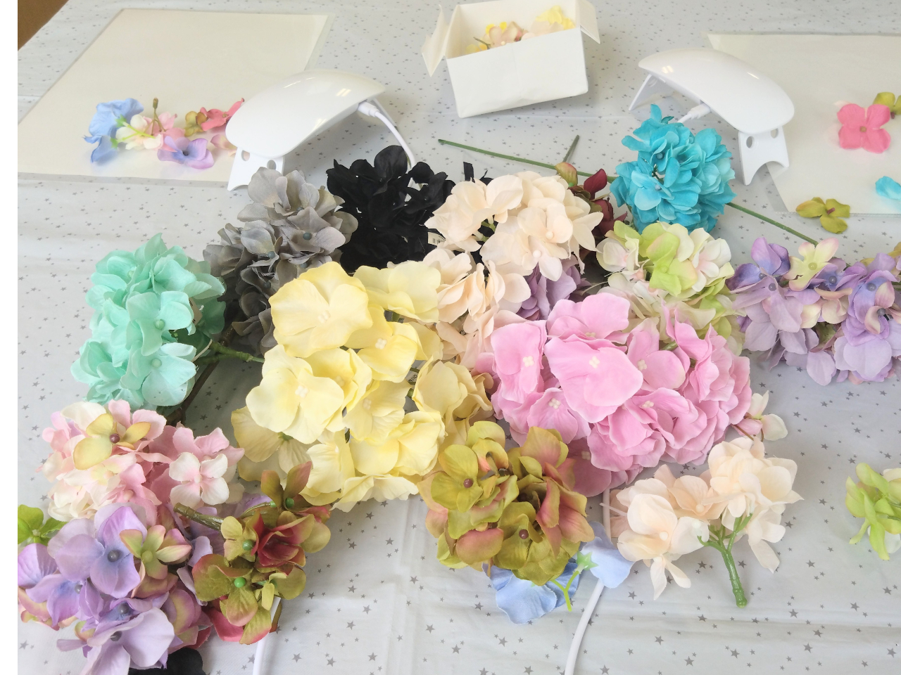 �J���t���Ȏ��z�Ԃ̃A�[�g�t�����[(����)�̒�����Ԃт��4�����I�ђ���