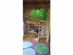 屋内ツリーハウスでは、かべにお絵描きができます。楽しいですよ。