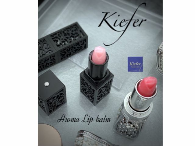 Kiefer会員様の作品。 リップの型をバラの形で制作♪