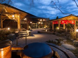 西武秩父線 「西武秩父」駅前! 充実した設備の温泉や秩父名物を堪能できる呑喰処、ちちぶみやげ市、地酒の立ち飲みブース等、秩父名物”祭”をコンセプトにした複合温泉