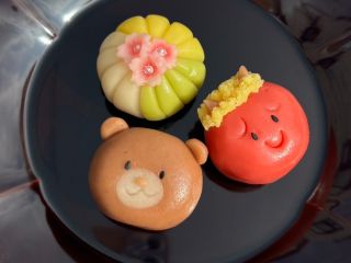 可愛らしくて食べるのがもったいない♪ 季節の花や動物をかたどった、見て楽しい・作って楽しい和菓子練り切り体験。
