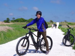 「宗谷丘陵・周氷河地形」〜「白い道」〜 「宗谷岬」にゴールする日本最北のサイクリングツアーです