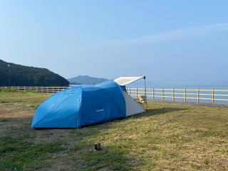 テントはモンベルのクロノスキャビン4 4人用テントを1名様でご利用いただく贅沢プランです。キャビンも広く、悪天時も快適で長期滞在も可能です。