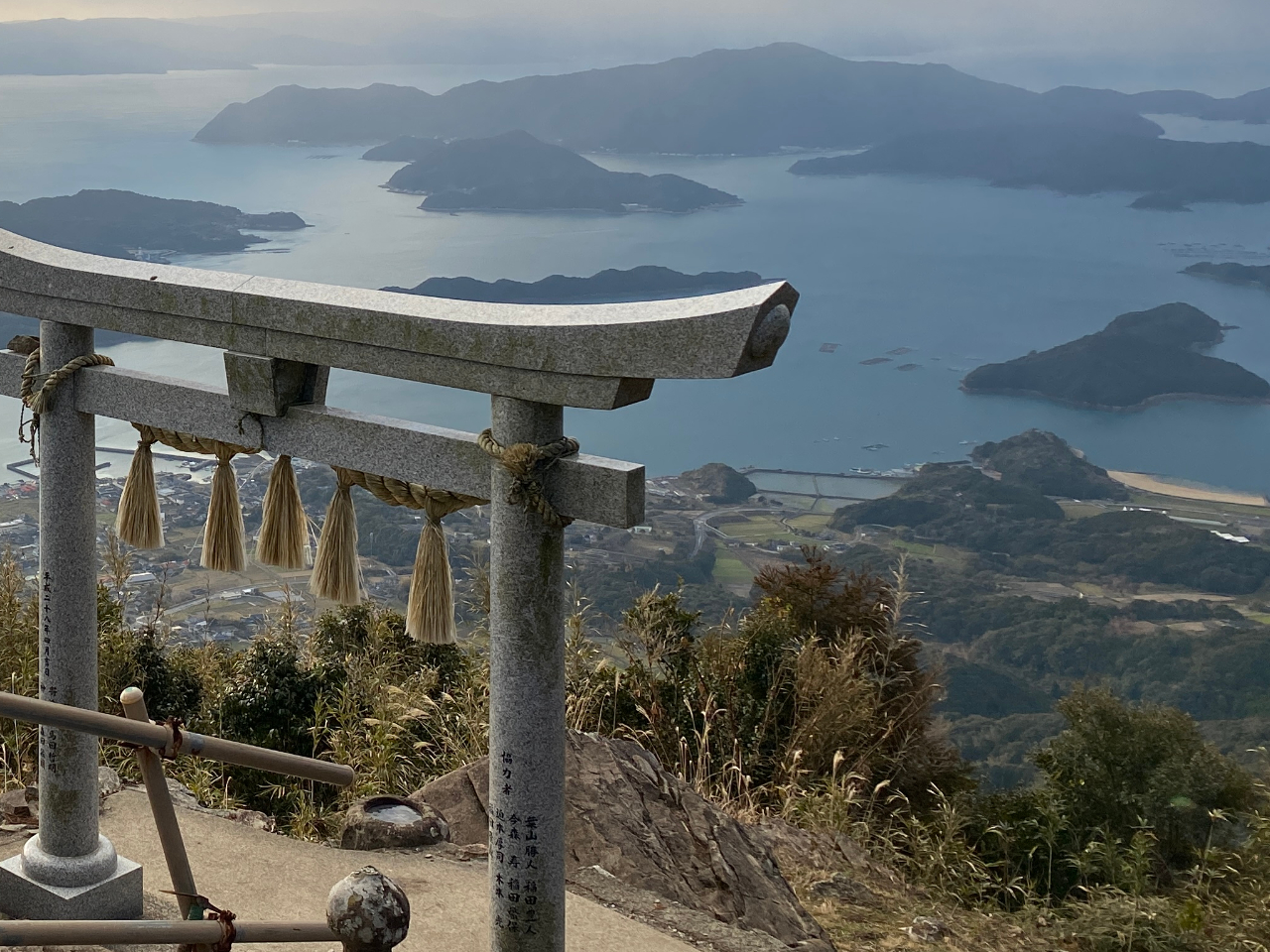 qxR猩낷ƁAlt߂LvłBqx_ЂQq̃Lvꂩ̌iF͎RƂ͈قȂۂc܂B