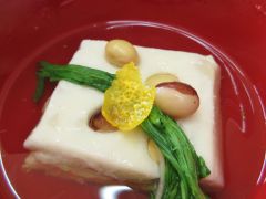 煮物椀・福豆真薯(煮物椀は季節により、素材が異なります)