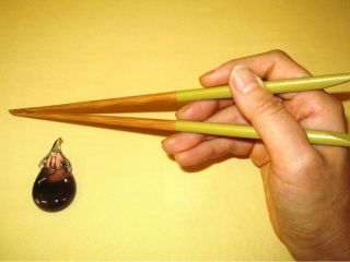 和食のいただき方を初心者の方にも丁寧にお教えします。お箸と器の扱いを覚えましょう。