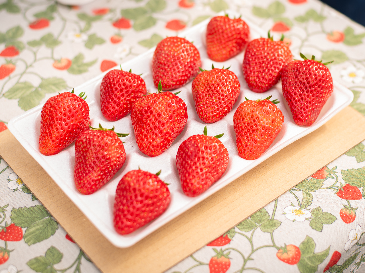 SHINJO FARMでは10ｇあたり40円での摘み取ったいちごの販売も行っております。ご希望の方は受付の際にお知らせください。