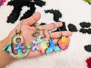 南国らしいモチーフのバッグチャームです♪美しい虹色のグラデーションを作りましょう♪