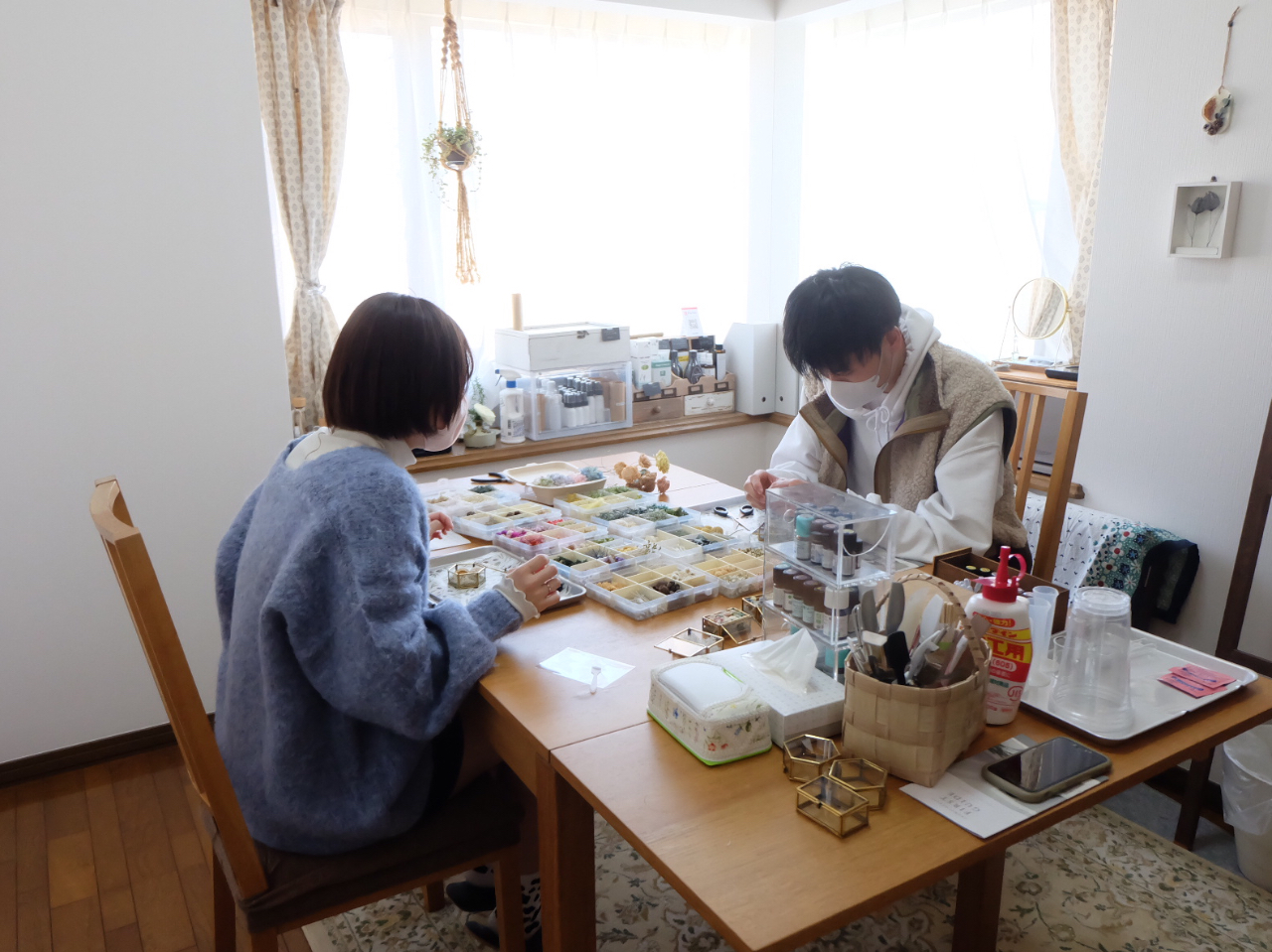 まずは宝石箱のディフューザーを作ります♪