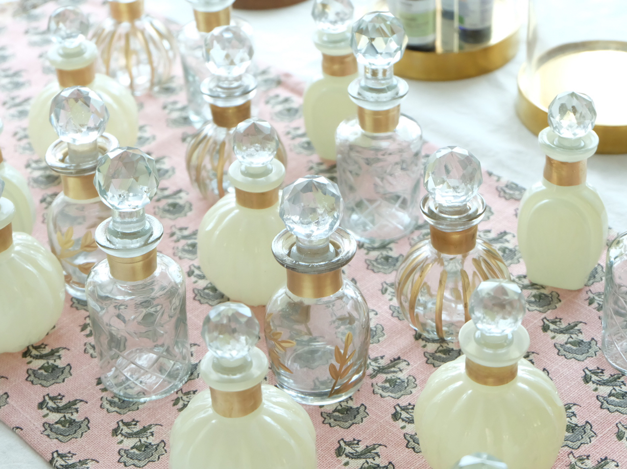 【千葉・八千代】アンティーク香水瓶付き♪天然精油100%の「アロマ香水作り体験」...