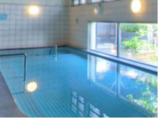 日本庭園が眺めながらの大浴場。電気風呂も併設しております。