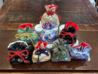 部屋香は玄関や床の間、寝室や居間などお好きなところに置いてお楽しみください。車の中やスポーツジムのロッカーといった場所にもおすすめです。