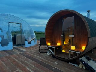 結氷した大沼を望める極寒の大自然の中でバレルサウナ&外気浴体験♪