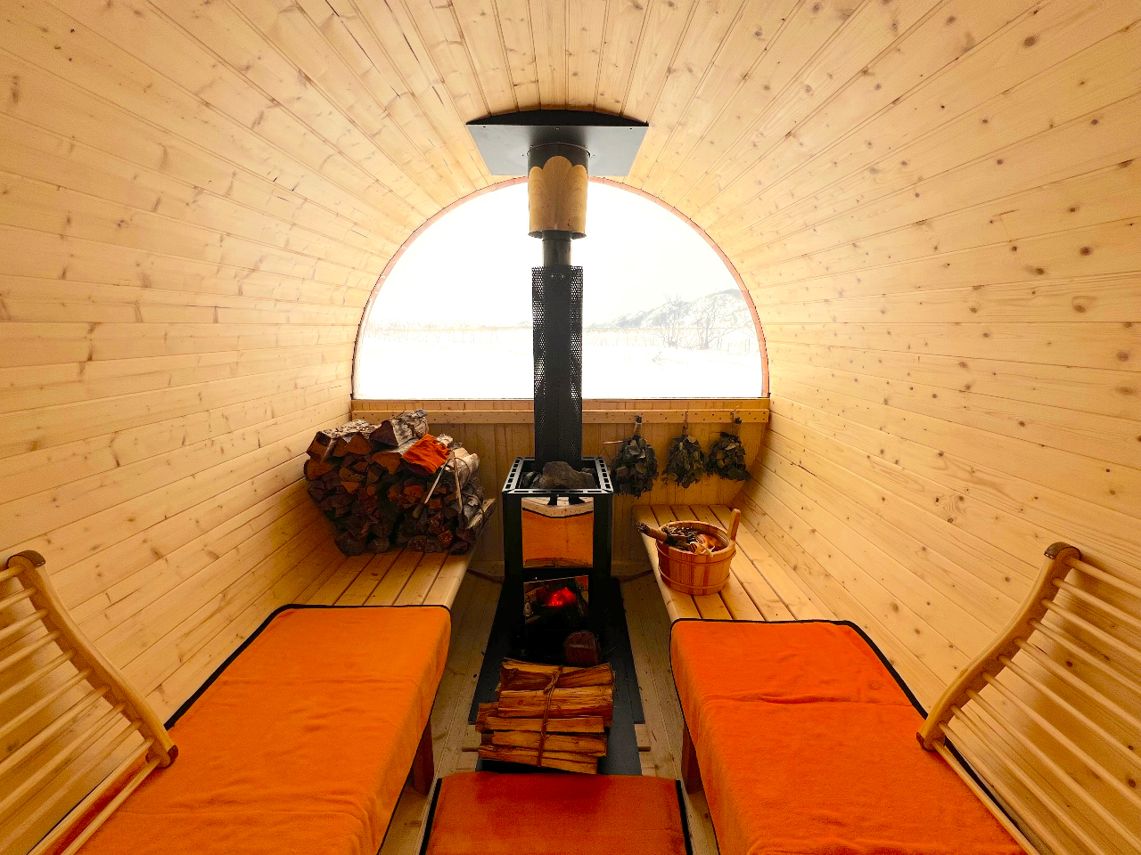 「静かにととのう贅沢な時間」Cサイト:8名様まで貸切 バレルサウナとクリアドーム