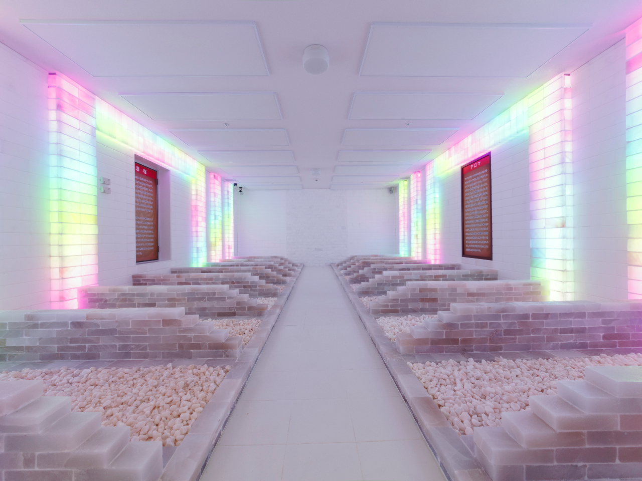 「イスラエルの死海」に浮かんでいるような、不思議な浮遊感が魅力の塩熱宮。