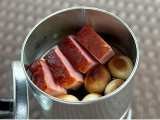 のせるだけ簡単に燻製体験ができます