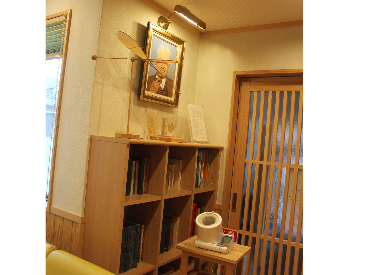 大島医学博士(1944年から9年間、岡山大学放射能泉研究所〈三朝町〉に滞在 研究論文は国内外の教科書に掲載され世界に知られるようになりました)の文庫があります