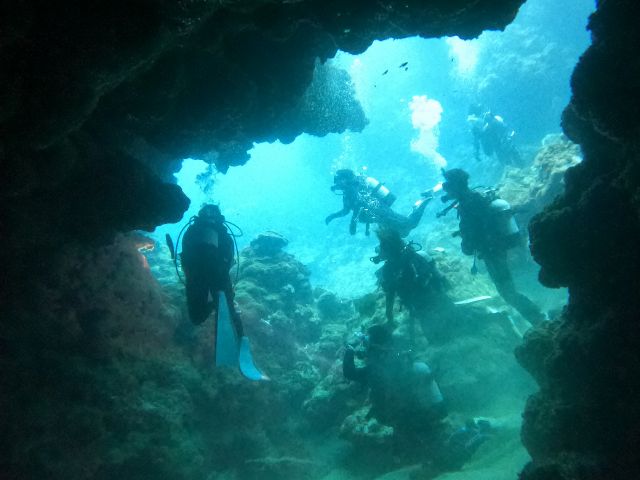 洞窟のなかで大冒険!