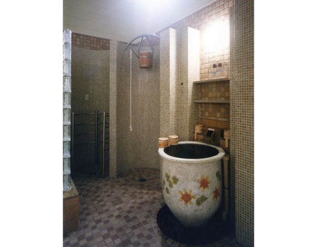 マッサージシャワー!紐を引くと上の樽からお湯が落ちます!