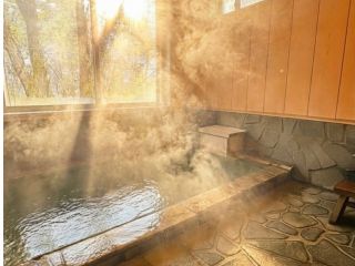 草津温泉源泉掛け流しのお風呂が自慢の、古民家風リビングで最大10名までゆったり利用できるリビングがある一軒家貸切の貸別荘です